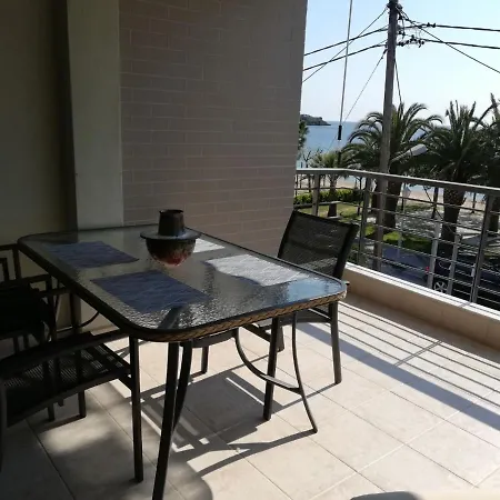 בית נופש Beachfront Casual Luxury In *
