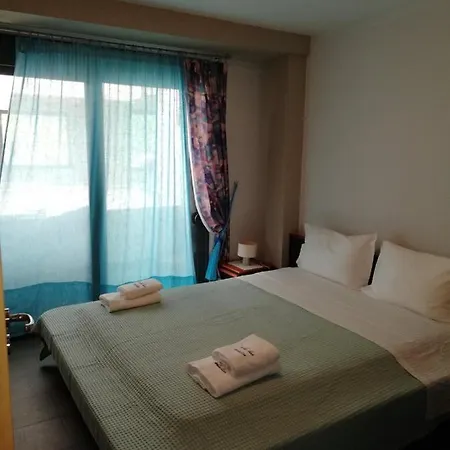 Beachfront Casual Luxury In בית נופש